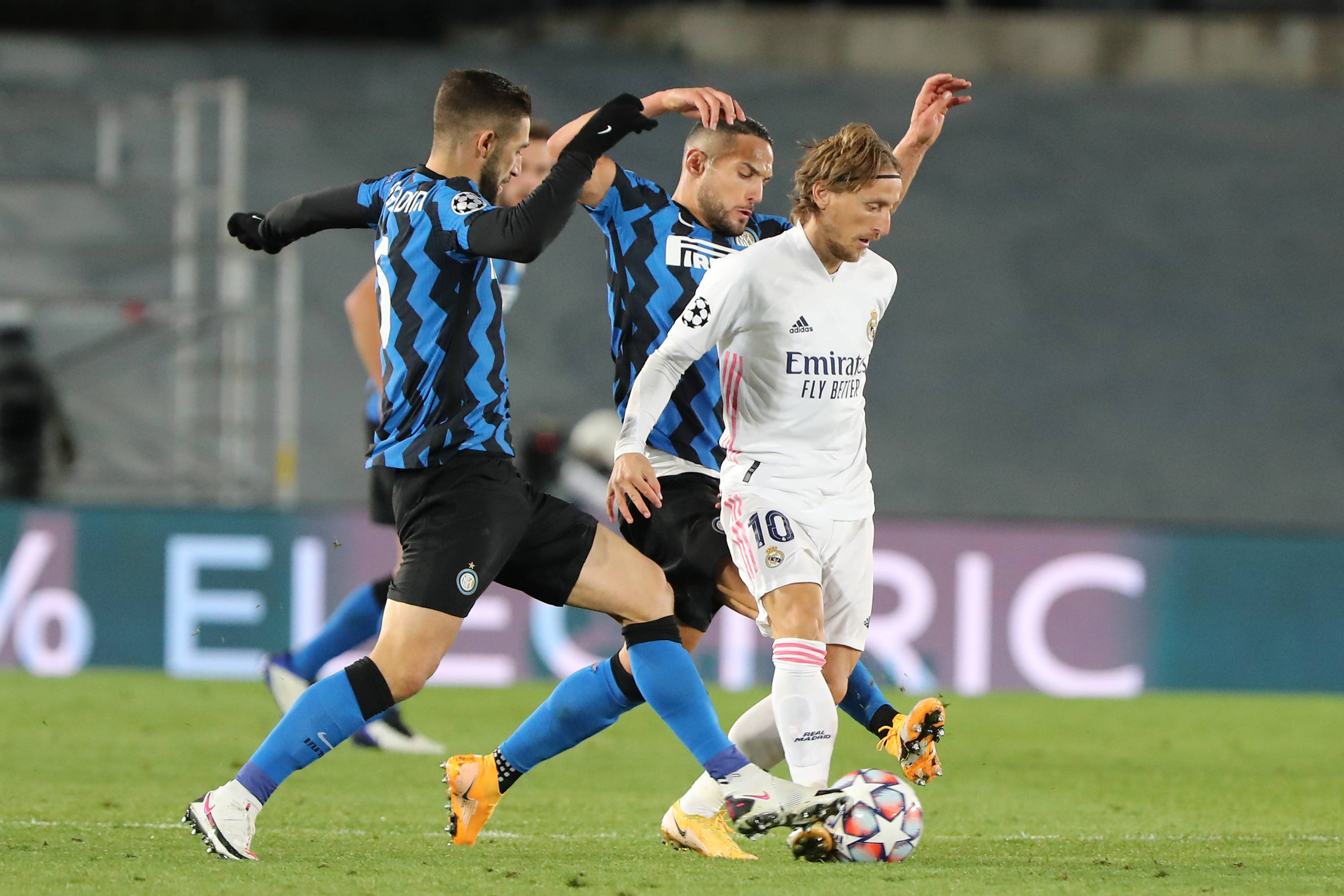 1-2！巴萨或崩盘，决战皇马