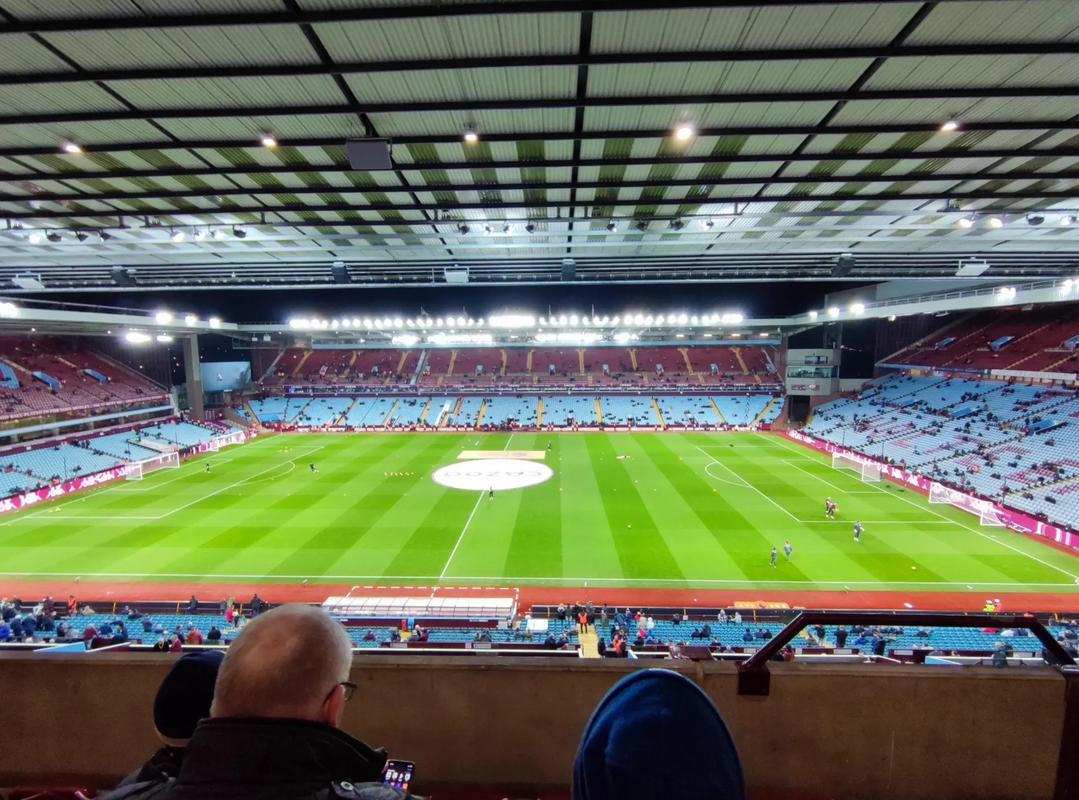 记者：弗兰克的情况不容乐观，他在热刺的生涯可能快到尽头