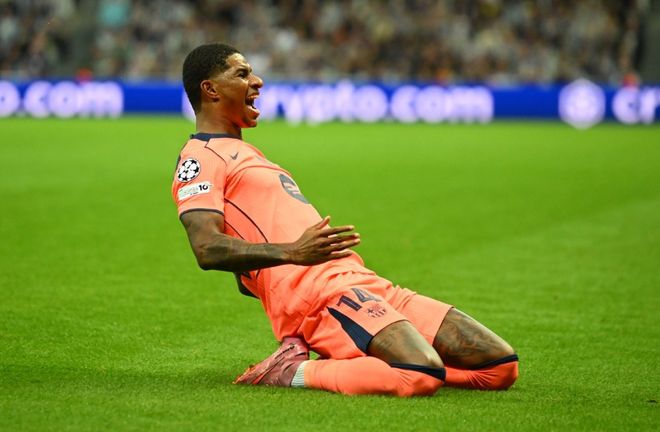 世体：新月对莱万表现出浓厚兴趣，但球员不打算离开巴萨