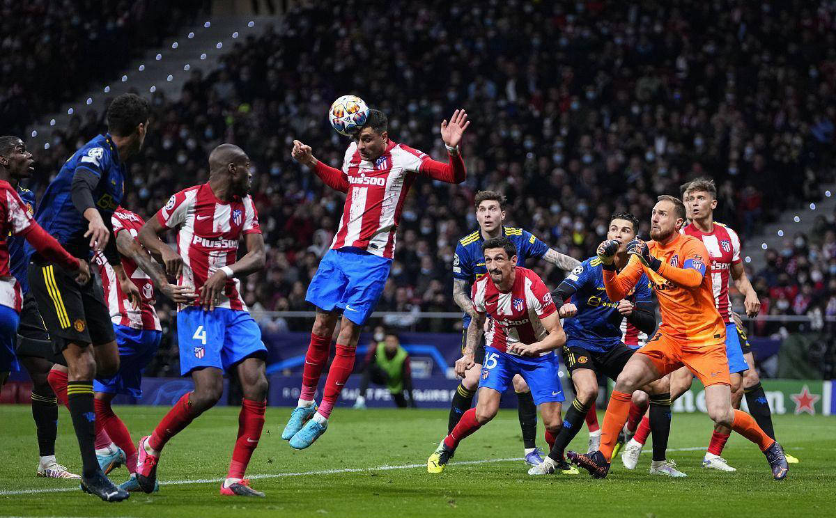 弗拉门戈官宣菲利佩续约时误发卡多佐的照片，引发球迷误解