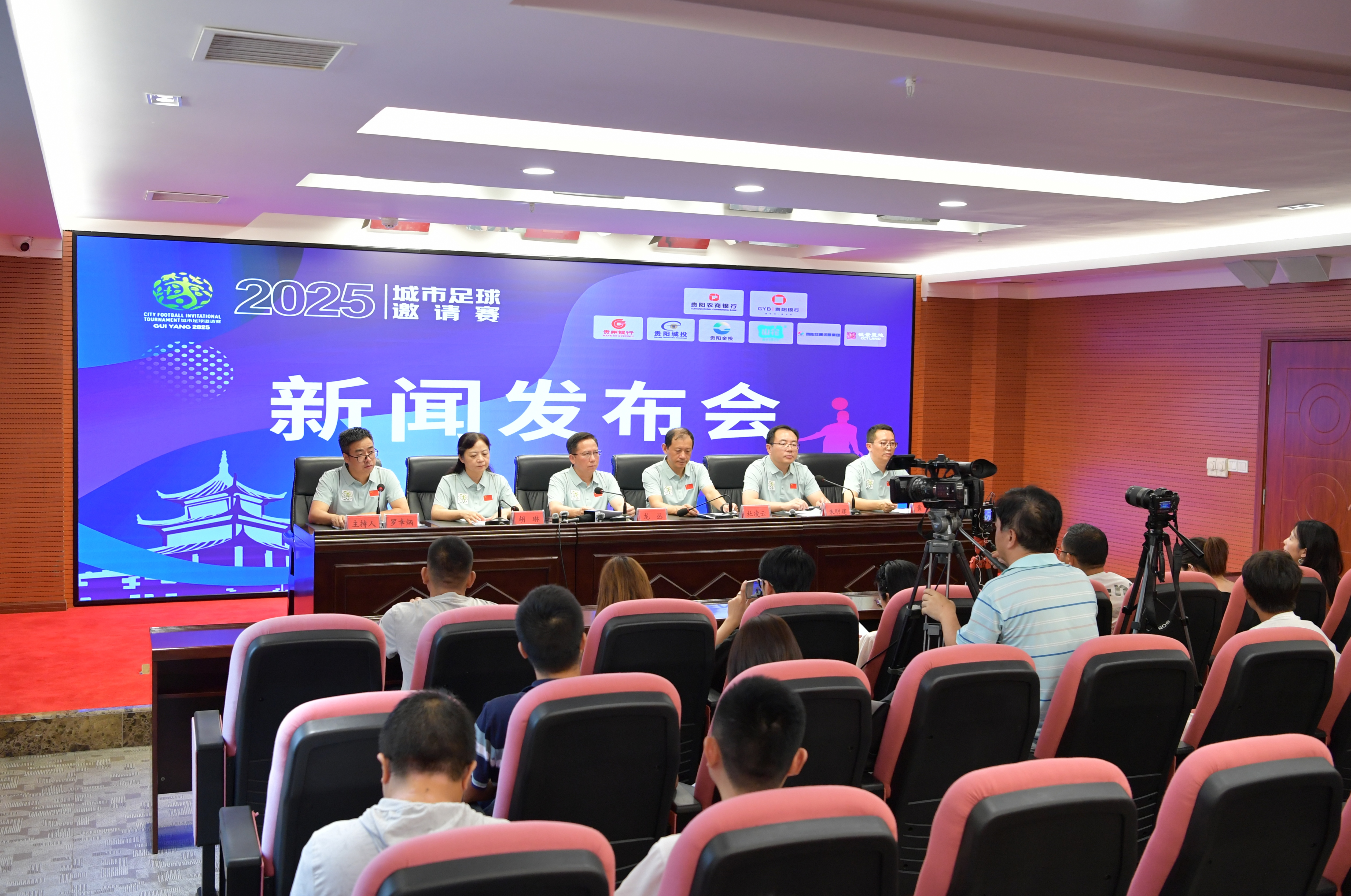 《亲女儿！《明日方舟》1／7阿米娅 报童手办开启预定》